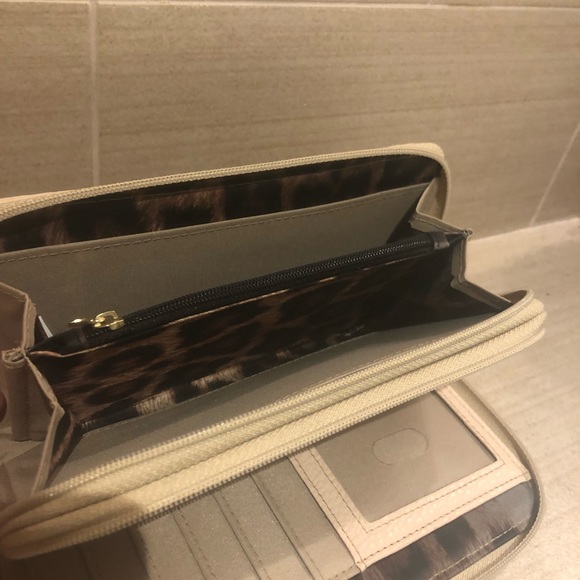 Jessica Simpson Nude Clutch - Picture 1 of 3